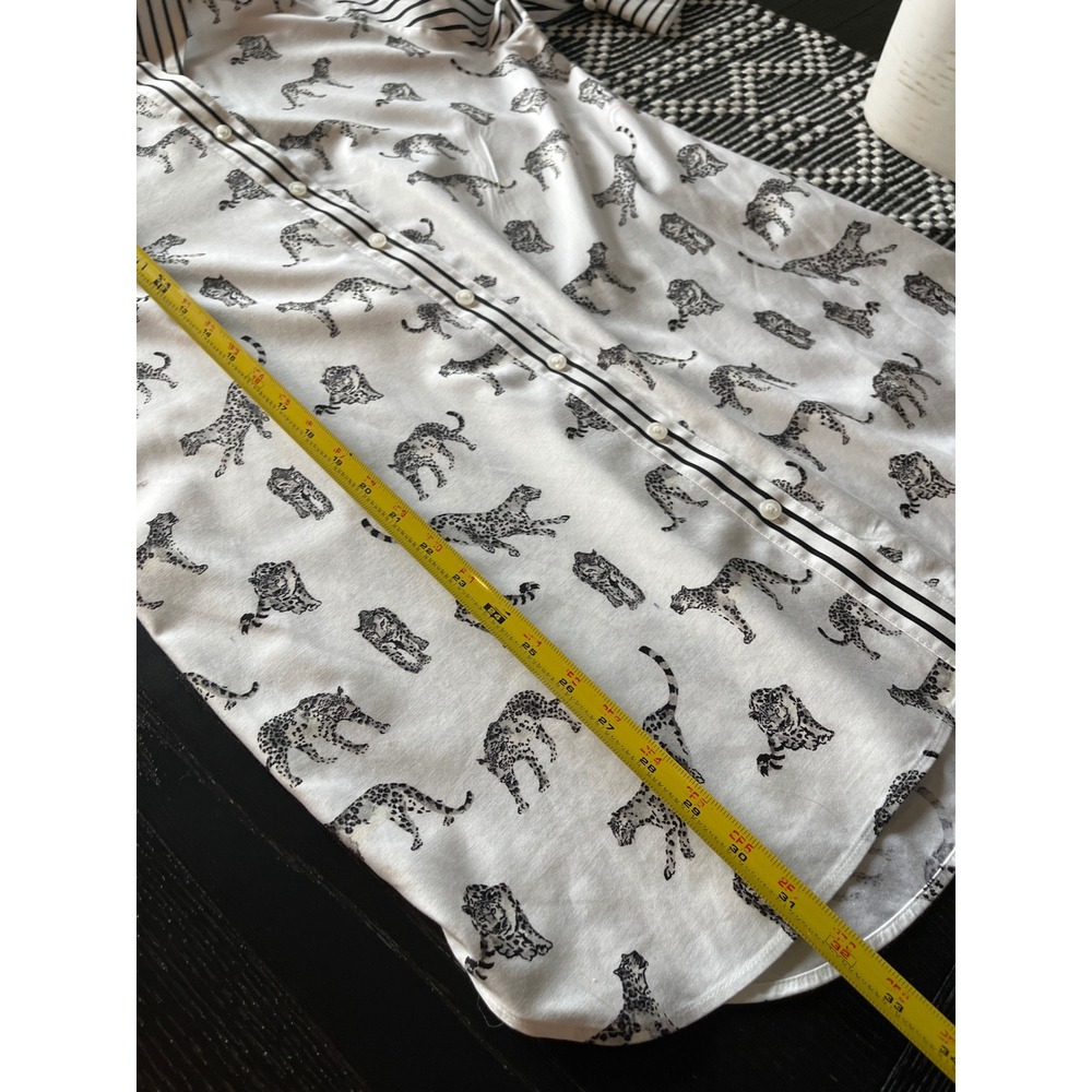 Chicos Leopard Print Striped Tunic Button Down Shirt White Black Size 2 Large - Picture 9 of 10